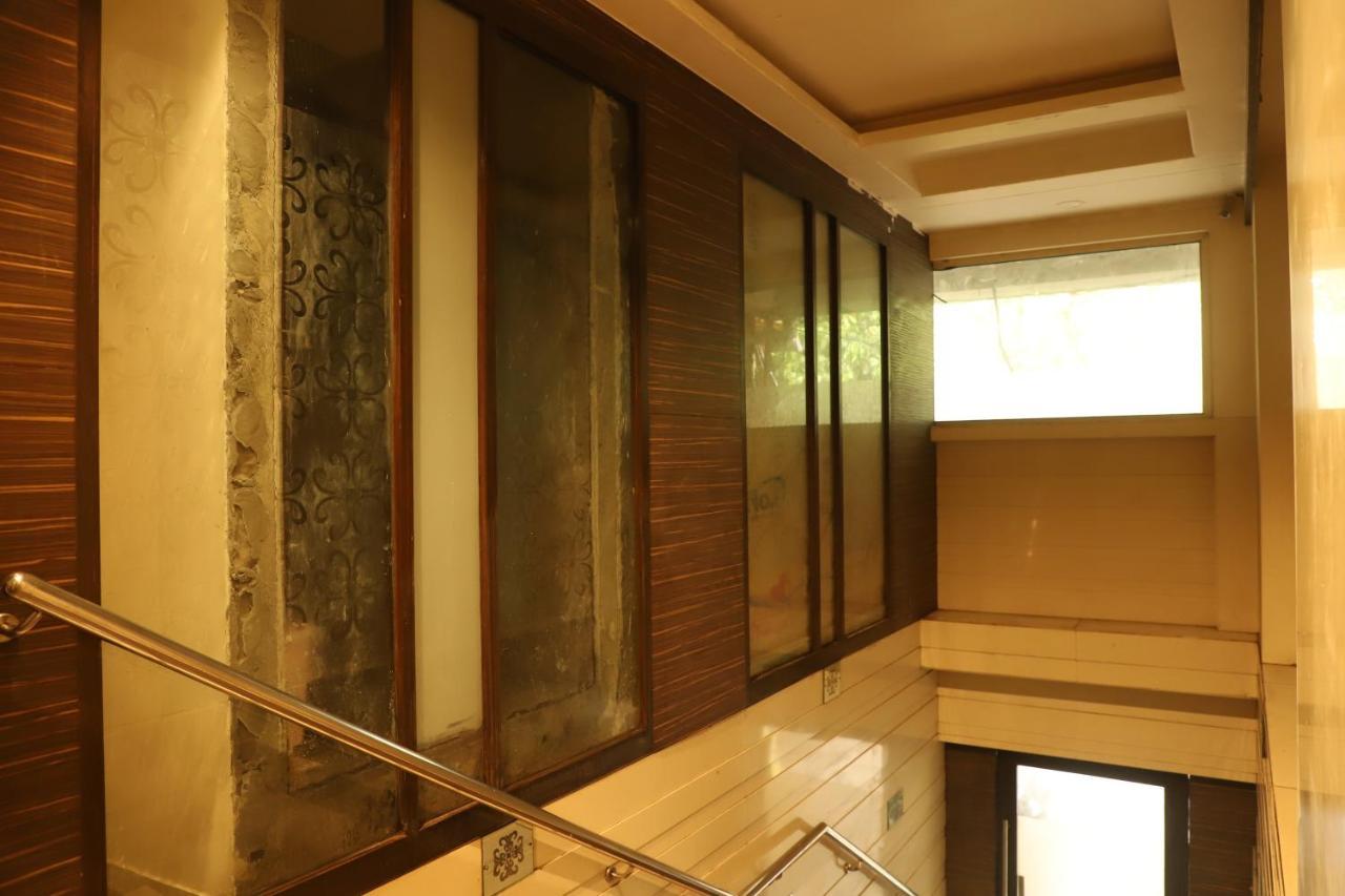Hotel Sai Pritam Мумбай Екстериор снимка