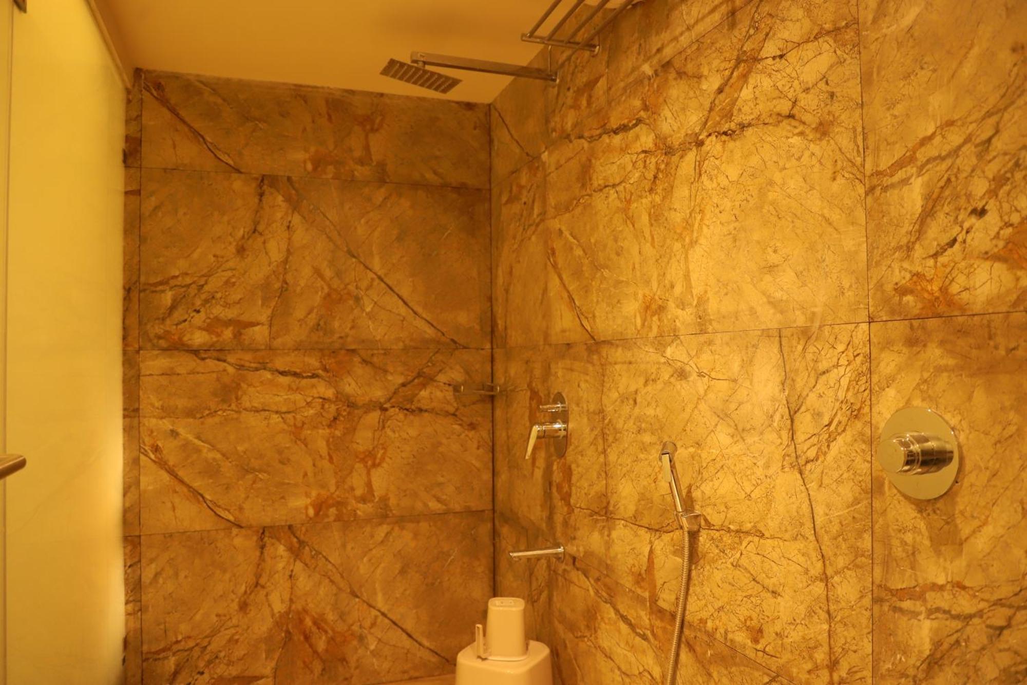 Hotel Sai Pritam Мумбай Екстериор снимка